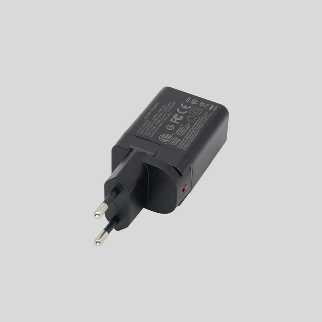 Aerofoils eFoil Power Adapter Wireless Charger USB-C Remote, Front View